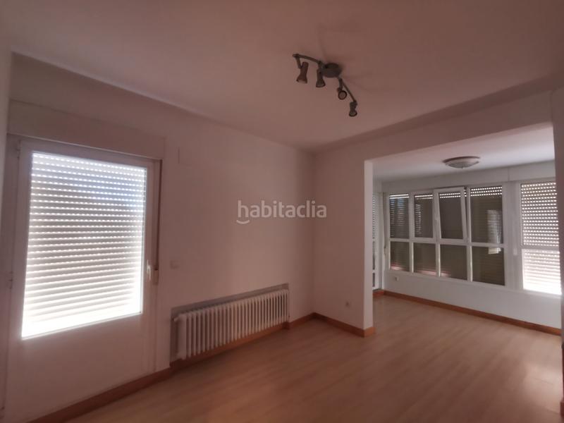 Foto 49550f3f-67c3-48d4-8427-3638cd1048fe. Alquiler piso bonito y coqueto ático, con estupenda terraza, con servicios centrales. en Salamanca