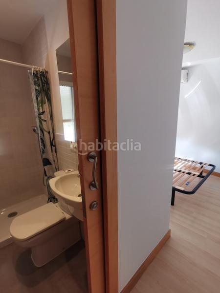 Foto e5d95df7-2a00-45f4-ab8b-ca8bfbbe30c2. Alquiler piso bonito y coqueto ático, con estupenda terraza, con servicios centrales. en Salamanca