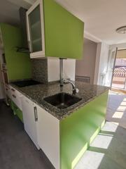 Lloguer Pis  Calle la rosa. Bonito y coqueto tico, con estupenda terraza, con servicios cen