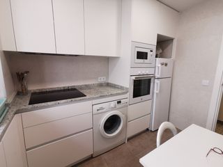 Rent Flat  Avenida de italia. Magnifico piso para estudiantes, en magnifica zona y bien equipa