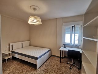 Rent Flat  Avenida de italia. Magnifico piso para estudiantes, en magnifica zona y bien equipa