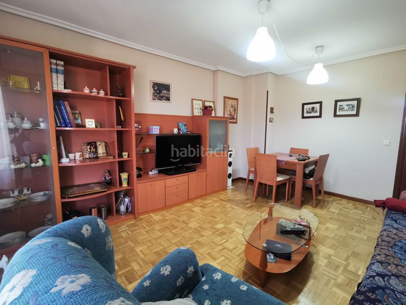 Foto f3c98758-01c8-4274-8526-35257f119f2b. Pis amb calefacció aparcament piscina a Tejares - Chamberí - Alcades Salamanca