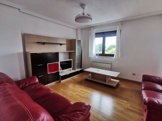 Location Chalet  Calle rafael lapesa. Magnifico chalet, en pleno casco de la ciudad,  magnifica ubicac