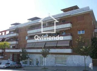 Local commercial  Carrer de joan lluís vives. Local comercial en venta en granollers.