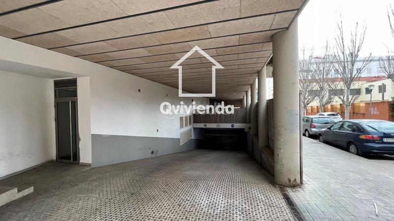 Foto 5dd9a15e-4075-4314-8298-51ed1b1ed44c. Parking coche en cervantes 32 plazas de parking en el centro en Sabadell