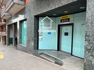 Local commercial  Carrer de carles riba. Local comercial ubicado en planta baja de edificio residencial c