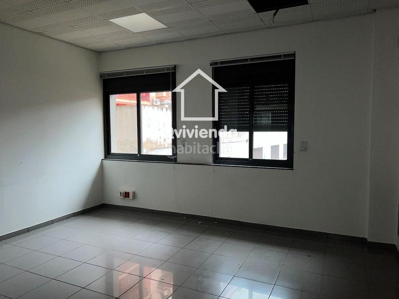 Foto dfc52060-a734-4267-b0e2-036e1bba5c47. Business premise with heating in Font Verda Granollers