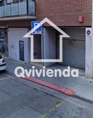 Aparcament cotxe a De petrarca 3. Parking para moto en sabadell nord