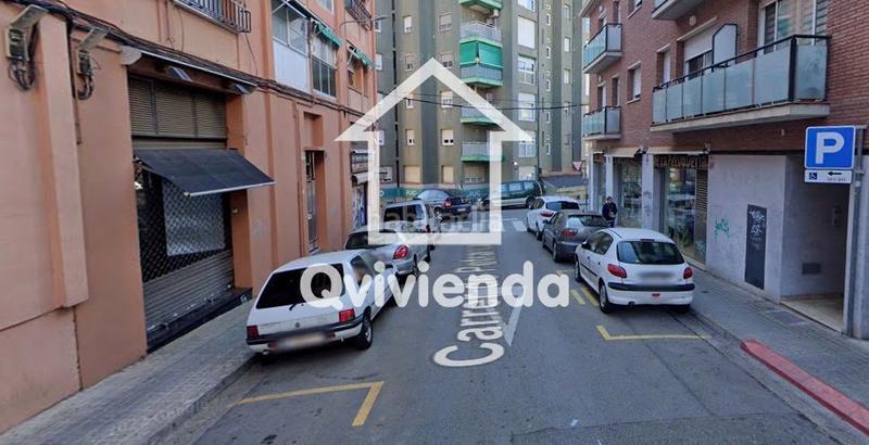 Foto f6831b38-fe49-4ba5-8637-a48ffcabf89a. Car parking in de petrarca 3 in Can Rull Sabadell
