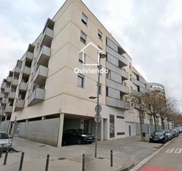 Aparcament cotxe a De Cervantes 82