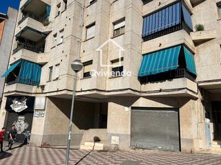 Local commercial  Avinguda de la mare de déu de montserrat. Local comercial sito en la planta sótano, destinado a plazas de