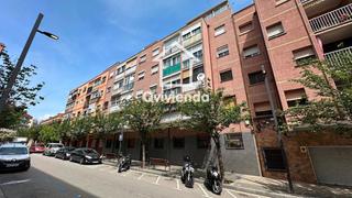 Pis  Sant jordi. Piso de 3 hab y balcón en rbla sant jordi ripollet ocupado