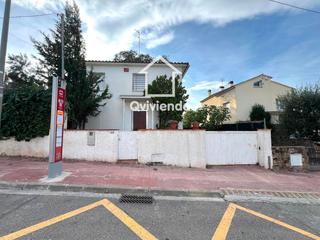 Chalet  Oceania,d. Casa ocupada en can parellada, terrassa