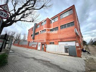 Bâtiment à usage industriel  Francesc vila. Nave industrial  en av. ragull de sant cugat