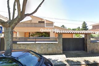 Xalet  Asturies. Casa ocupada de 6 habitaciones en sant cugat del vallès