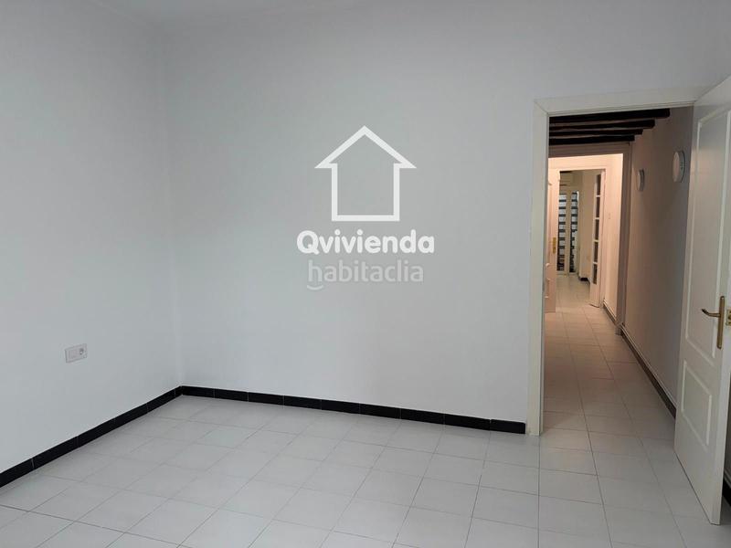 Foto a8c47950-773e-4b36-8b79-0ac72800ac6c. Haus mit heizung parking in Centre Sabadell