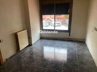 Pis  Illa magna. Piso ocupado de 3 habitaciones en sabadell