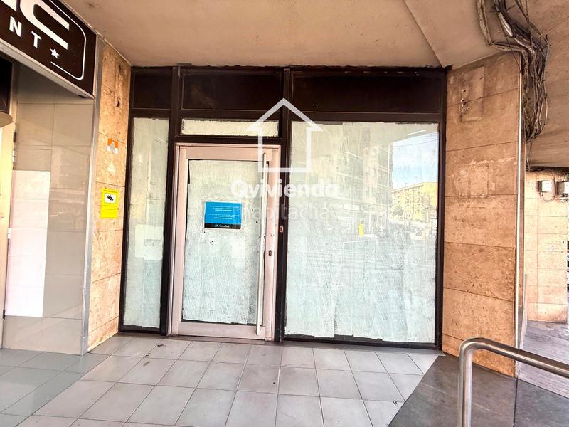 Foto 16749d85-c3f1-4811-878a-b015642ddb49. Alquiler local comercial  situado en av. francesc macià en Sabadell