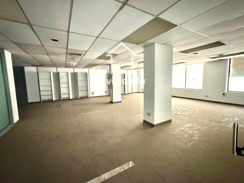 Foto 5a04e1f6-3dce-42bd-9516-814c31be2613. Alquiler local comercial  situado en av. francesc macià en Sabadell