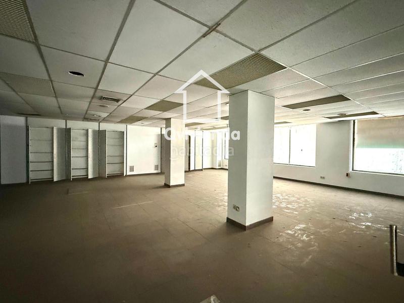 Foto 91bfe4d8-748d-4a3c-98d7-d85cecf74e95. Alquiler local comercial  situado en av. francesc macià en Sabadell