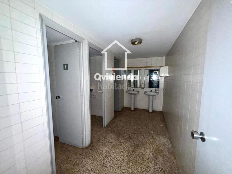 Foto 97883ce8-a814-4738-bbf6-5fa13cdc3545. Alquiler local comercial  situado en av. francesc macià en Sabadell