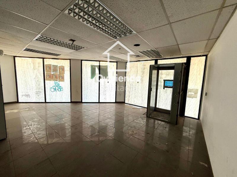 Foto 9896b135-835a-4405-8e41-800b07c9bb7c. Alquiler local comercial  situado en av. francesc macià en Sabadell