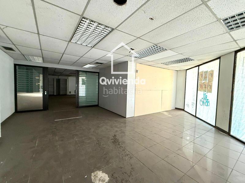 Foto a6bf2048-7559-4b24-b952-d06a991e2fbc. Alquiler local comercial  situado en av. francesc macià en Sabadell
