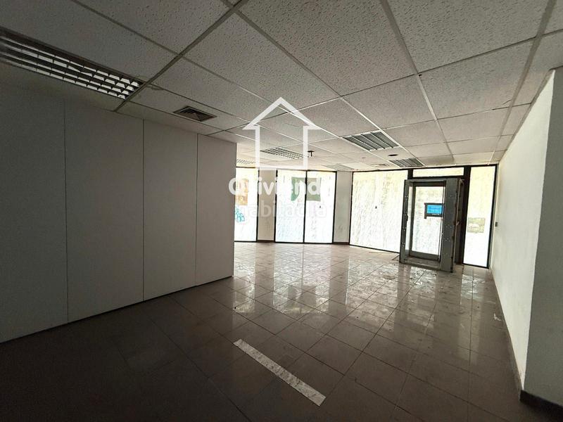 Foto d65a6084-5075-4e00-a2f3-3d2fce4fa68f. Alquiler local comercial  situado en av. francesc macià en Sabadell
