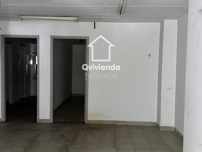 Foto f22dba13-dcd2-4448-8600-9bc1df230f49. Alquiler local comercial  situado en av. francesc macià en Sabadell