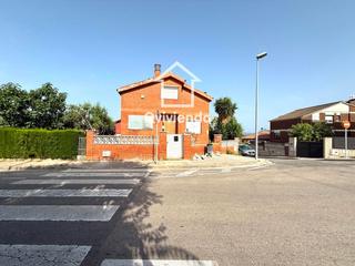 Xalet  Castellbisbal. Chalet independiente de 3 hab en av. castellbisbal, rubí