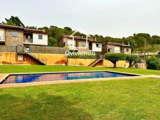 Casa adossada  Santa fe. Espectacular casa en campins con jardín privado, piscina comunit