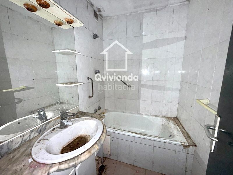 Foto d124a362-de0e-4545-bb80-cb11a2fa5141. Àtic amb calefacció a Espronceda Sabadell