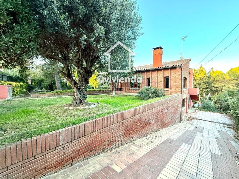 Foto e4733e54-5dd0-4056-9841-d62027d361dc. Casa adossada amb calefacció a Bellaterra