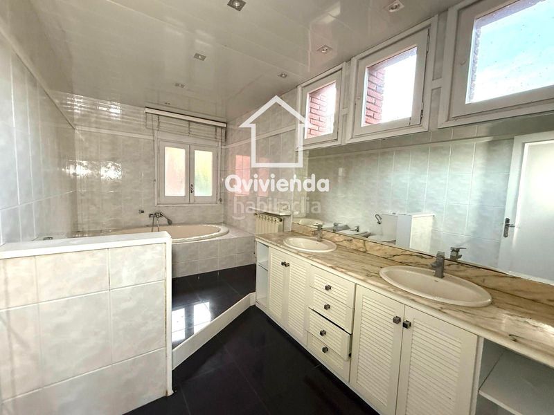 Foto e9e0fa7e-9208-442f-90b5-25c71894120b. Casa adossada amb calefacció a Bellaterra