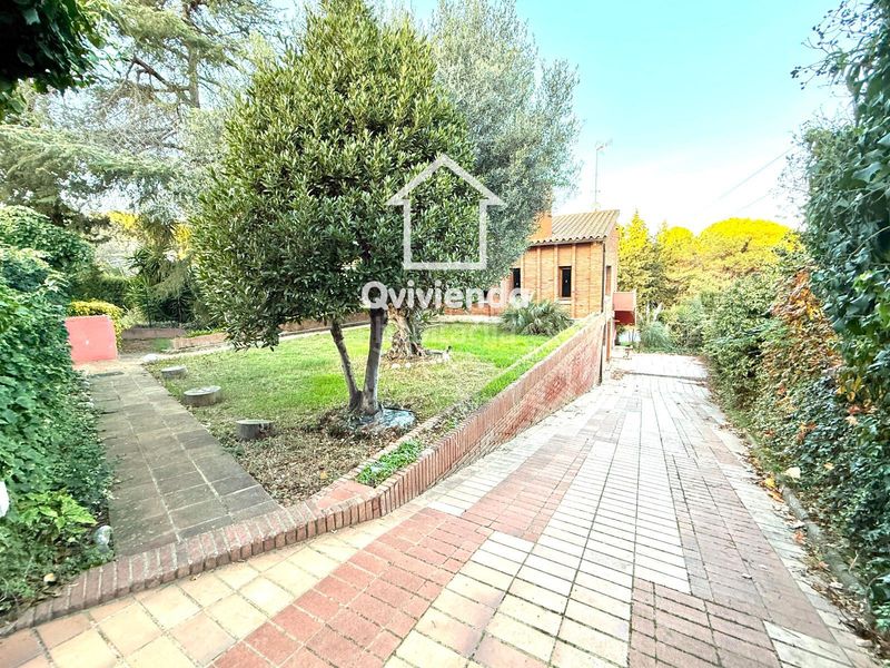 Foto fb35d9ab-c5f7-4b56-8d14-b8c6f17590fc. Casa adossada amb calefacció a Bellaterra