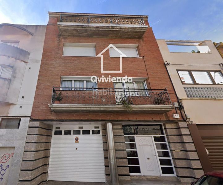 Foto 253c7e7e-e52e-4a77-97ff-4320e69e22a9. Casa adossada a Plaça Catalunya - Escola Industrial Terrassa