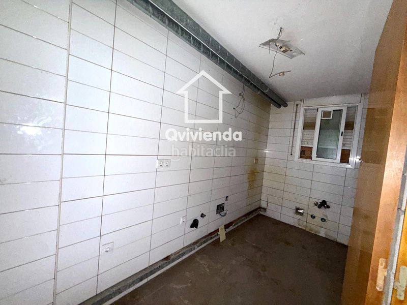 Foto 8b0cd9a7-ee7a-4a5b-8fe1-5b2f62bedd3b. Edifici a Torrent d'en Pere Parres Terrassa