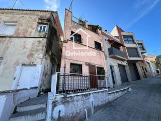 Casa adosada  Llum de la selva de. Casa para reformar en can puiggener