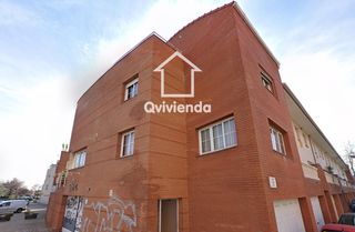 Reihenhaus  Alfons gubern. Casa ocupada en castellar del vallès, barcelona