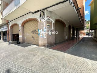 Business premise  Riera de sant cugat. Amplio lote de locales comerciales en venta en montcada i reixac