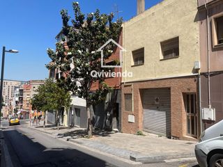 Maison  Sant jordi. En santa coloma de gramenet