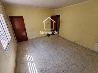 Flat  Pajares de. Piso de 3 habitaciones con balcón en ca noriach, sabadell