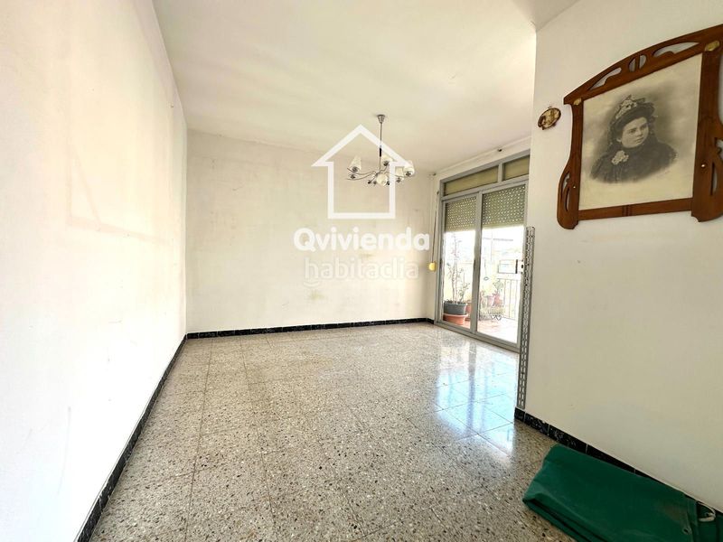 Foto 0ebc71cf-9fc7-46e0-885e-ebffa2e09861. Penthouse with heating in Singuerlín Santa Coloma de Gramenet