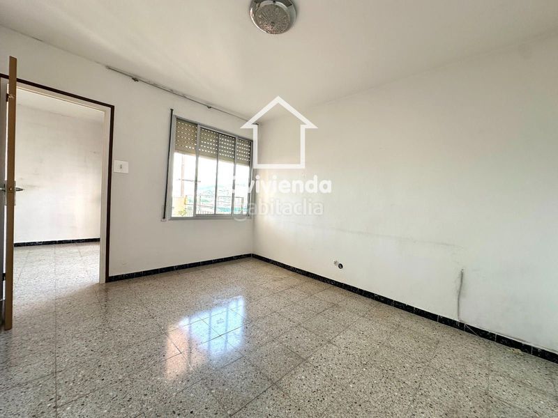 Foto 3fb2a38f-b9d4-4e2a-adaf-b9621b5d8594. Penthouse with heating in Singuerlín Santa Coloma de Gramenet