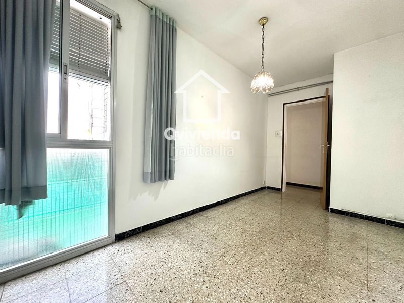 Foto 556f6d12-2063-4444-bc9b-a24ab35a7490. Penthouse with heating in Singuerlín Santa Coloma de Gramenet