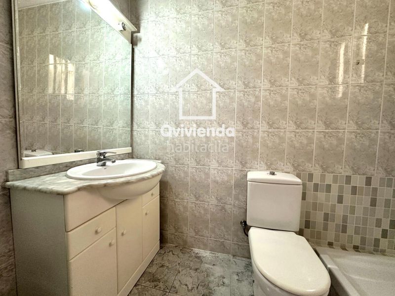 Foto 875f2fe7-e1ec-43f7-9cc4-6c40be1cd119. Penthouse with heating in Singuerlín Santa Coloma de Gramenet