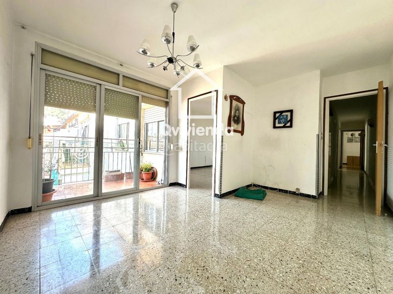 Foto ac2ec930-e977-4a40-8b22-8fe69404ca83. Penthouse with heating in Singuerlín Santa Coloma de Gramenet