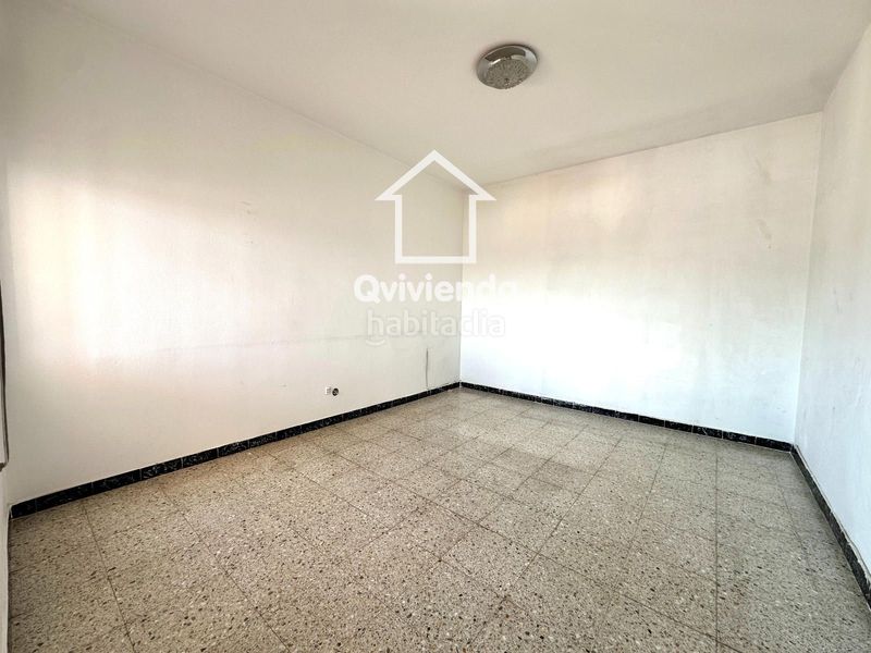 Foto f396f853-b0b3-4a35-b62c-21f2a18df52c. Penthouse with heating in Singuerlín Santa Coloma de Gramenet