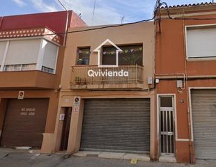 Casa adossada  Saboneria de la. Casa ocupada adosada en la creu de barberà, sabadell