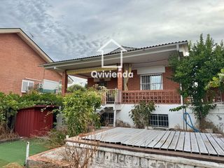 Chalet à Lliçà d´Amunt. Casa independiente con piscina en lliçà damunt